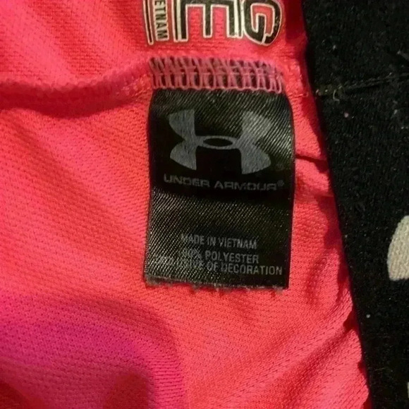 Under Armour loose Heat gear pink shorts with gray & white. Women’s size large - Picture 5 of 7